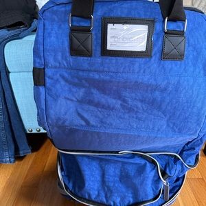 22” Biaggi Zipsak foldable carry on luggage.